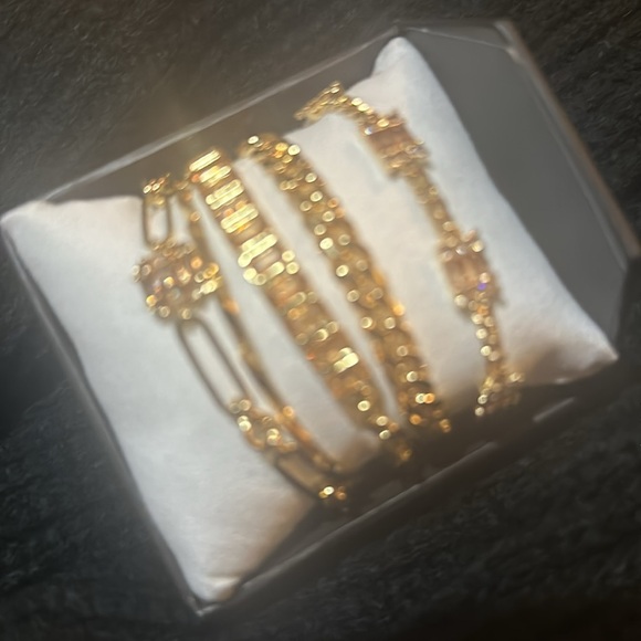 Bomb party luxe layer bracelet unicorn! - Picture 5 of 5